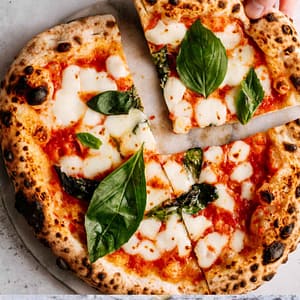 Neapolitan Pizza in LA at Green Haus kitchen studio, Los Angeles, United States Lizp.com Special Offers, Deals & Discounts in USA