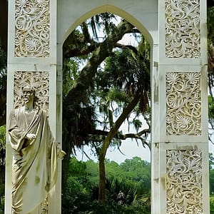 1-Hour Bonaventure Cemetery Golf Cart Guided Tour in Savannah at 2XR3+J4 Savannah, Savannah, United States Lizp.com Special Offers, Deals & Discounts in USA
